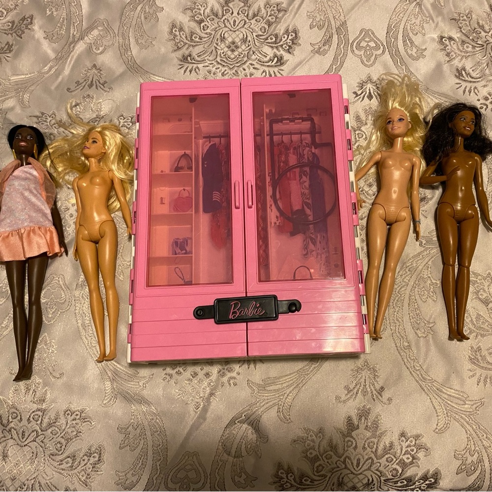 Barbie Pink closet Set with Dolls
